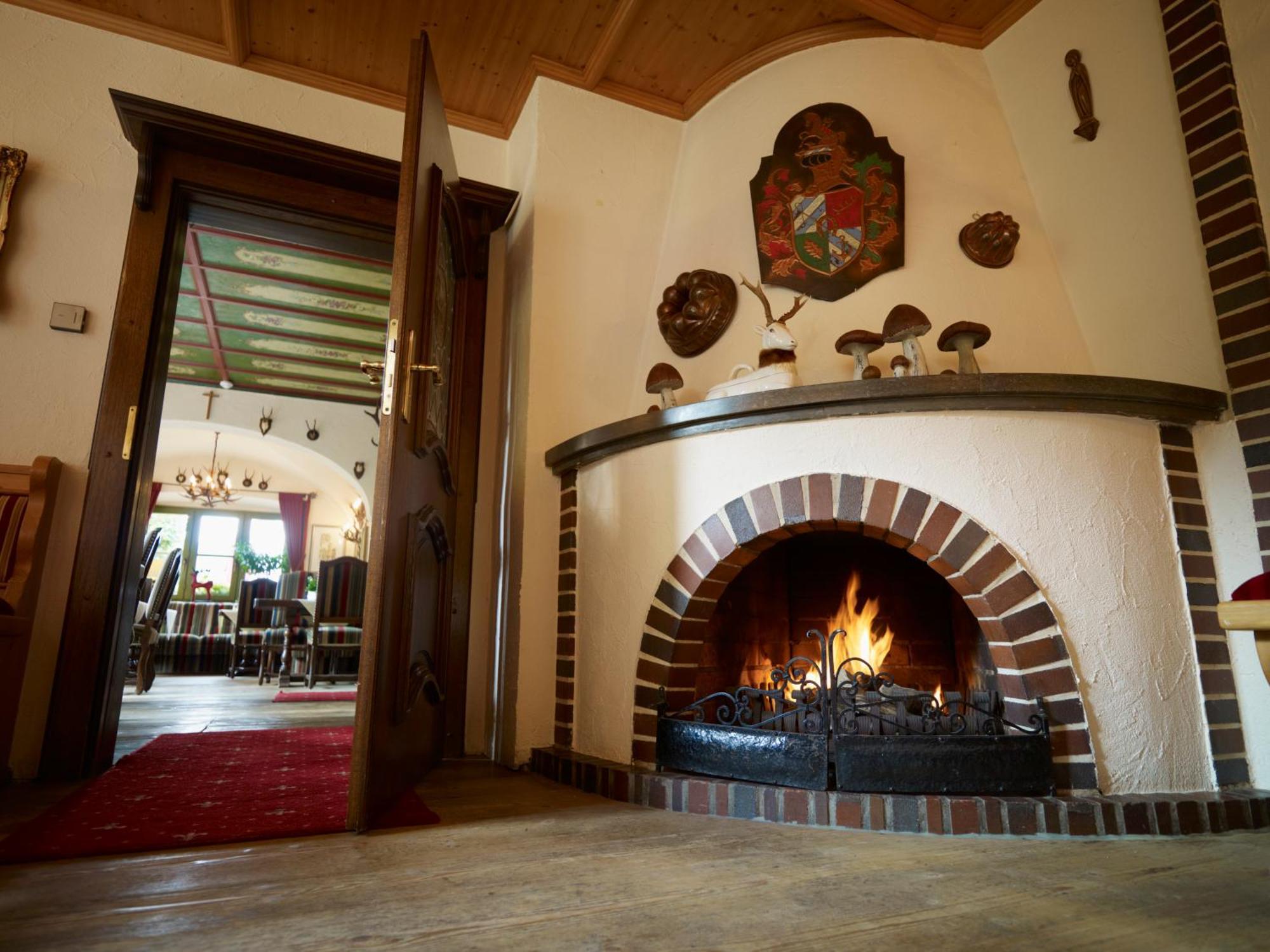 Naturhotel Ruegers Forstgut เมสเพลบรุนน์ ภายนอก รูปภาพ