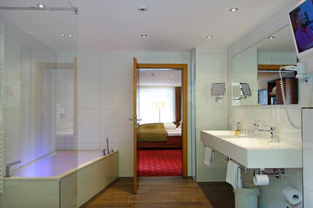 Naturhotel Ruegers Forstgut เมสเพลบรุนน์ ห้อง รูปภาพ